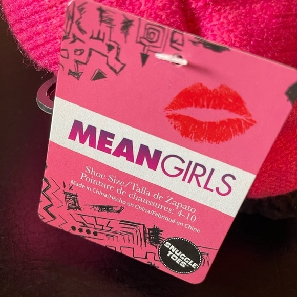 Mean girls hot pink fuzzy women sock slippers Snuggle Toes Burn Book - Picture 4 of 6